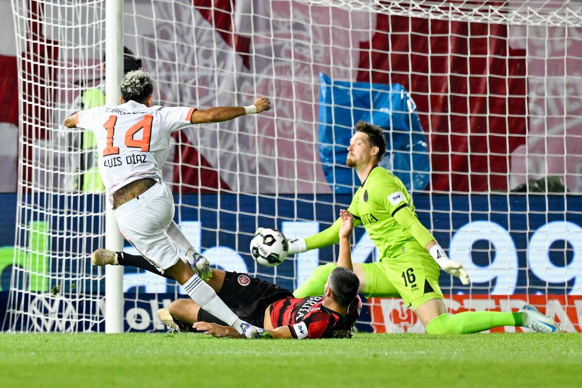 Video: los insólitos goles que se perdió Luis Díaz con Bayern Múnich