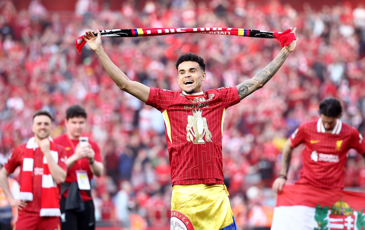 Luis Díaz anotó y festejó en la consagración de Liverpool en la Premier League. //EFE