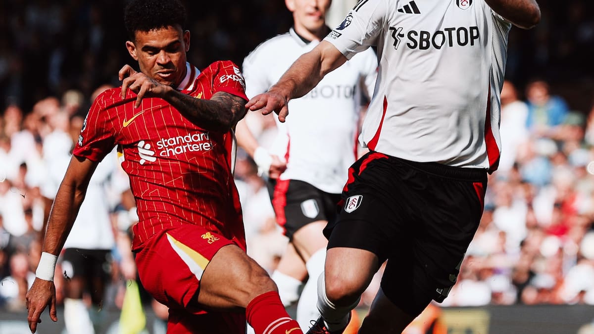 Desde el banco, Luis Díaz anotó el segundo gol del Liverpool en la derrota frente al Fulham. Foto "X" Liverpool.