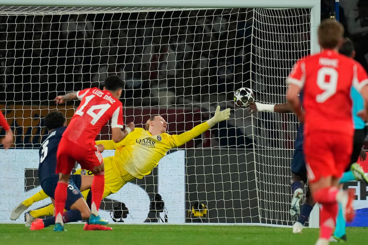 Luis Díaz marcó un golazo a PSG en la semifinal ida de la Champions League. //Foto, AP: Christophe Ena