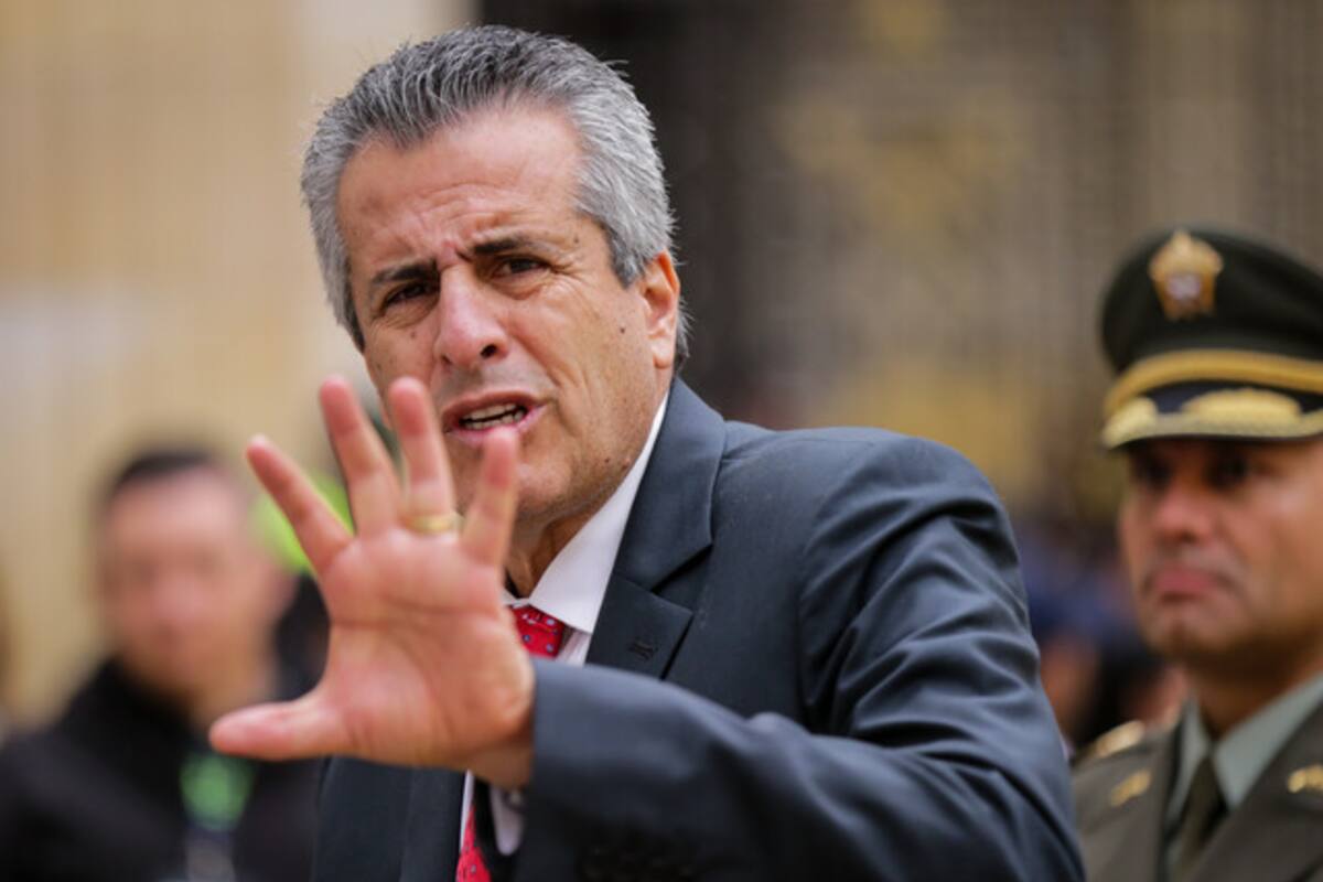 Petro confirma salida de Velasco del MinInterior por vínculos con caso Ungrd