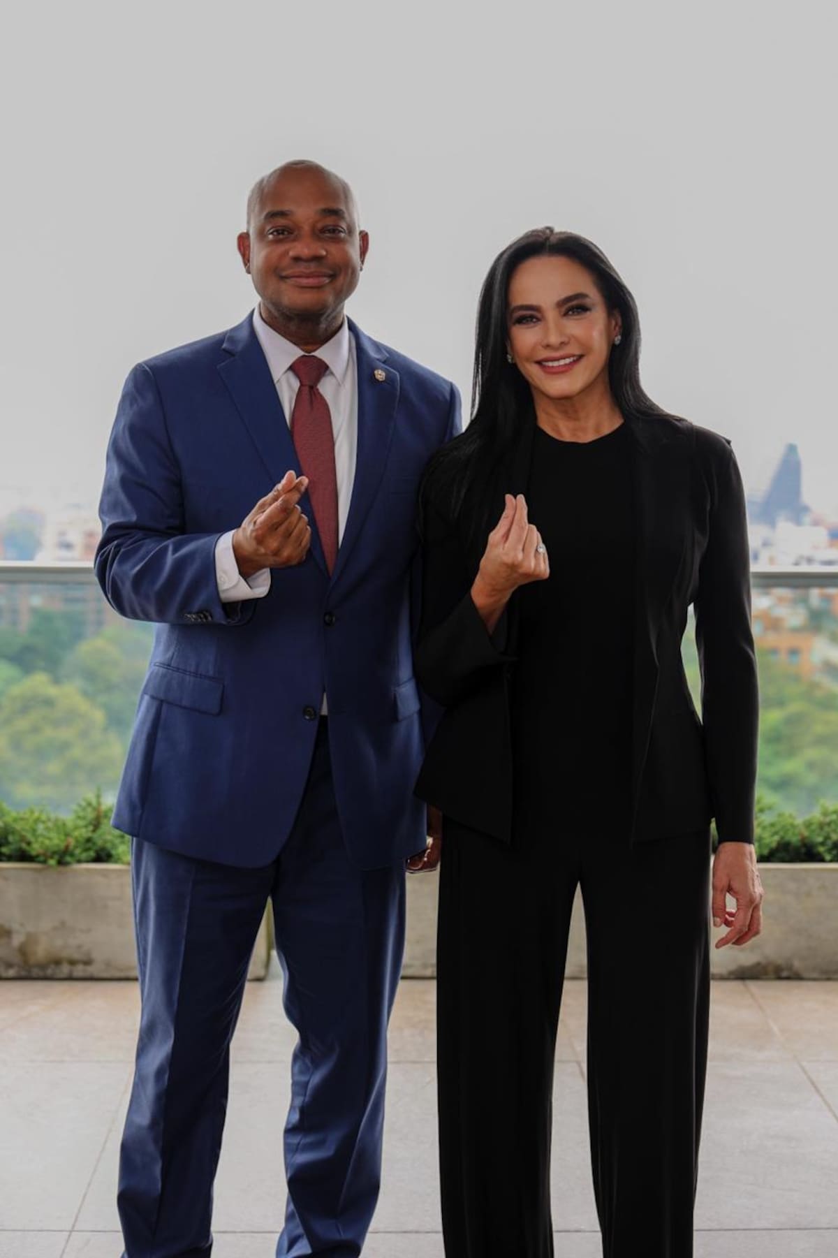 Luis Gilberto Murillo eligió como formula vicepresidencial a Luz María Zapata. // Foto: Campaña de Luis Gilberto Murillo.
