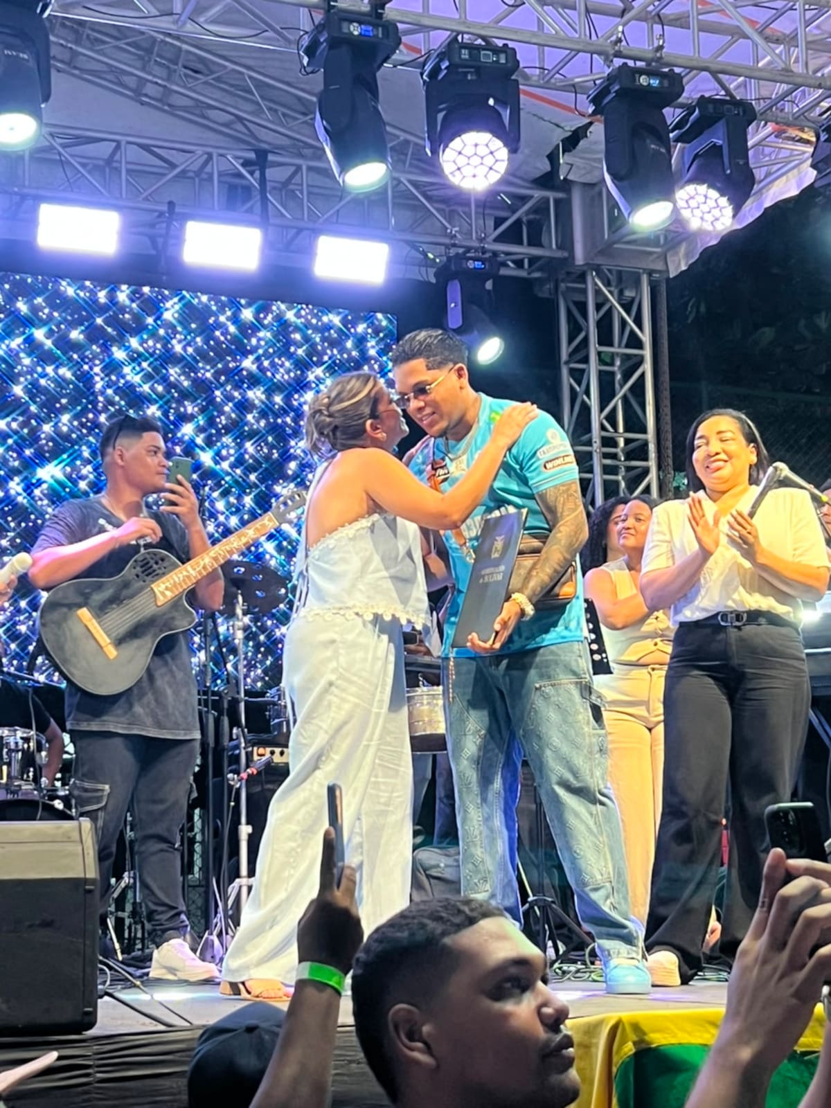 Luister La Voz recibió un emotivo homenaje en La María, su barrio. //Foto: Cortesía.
