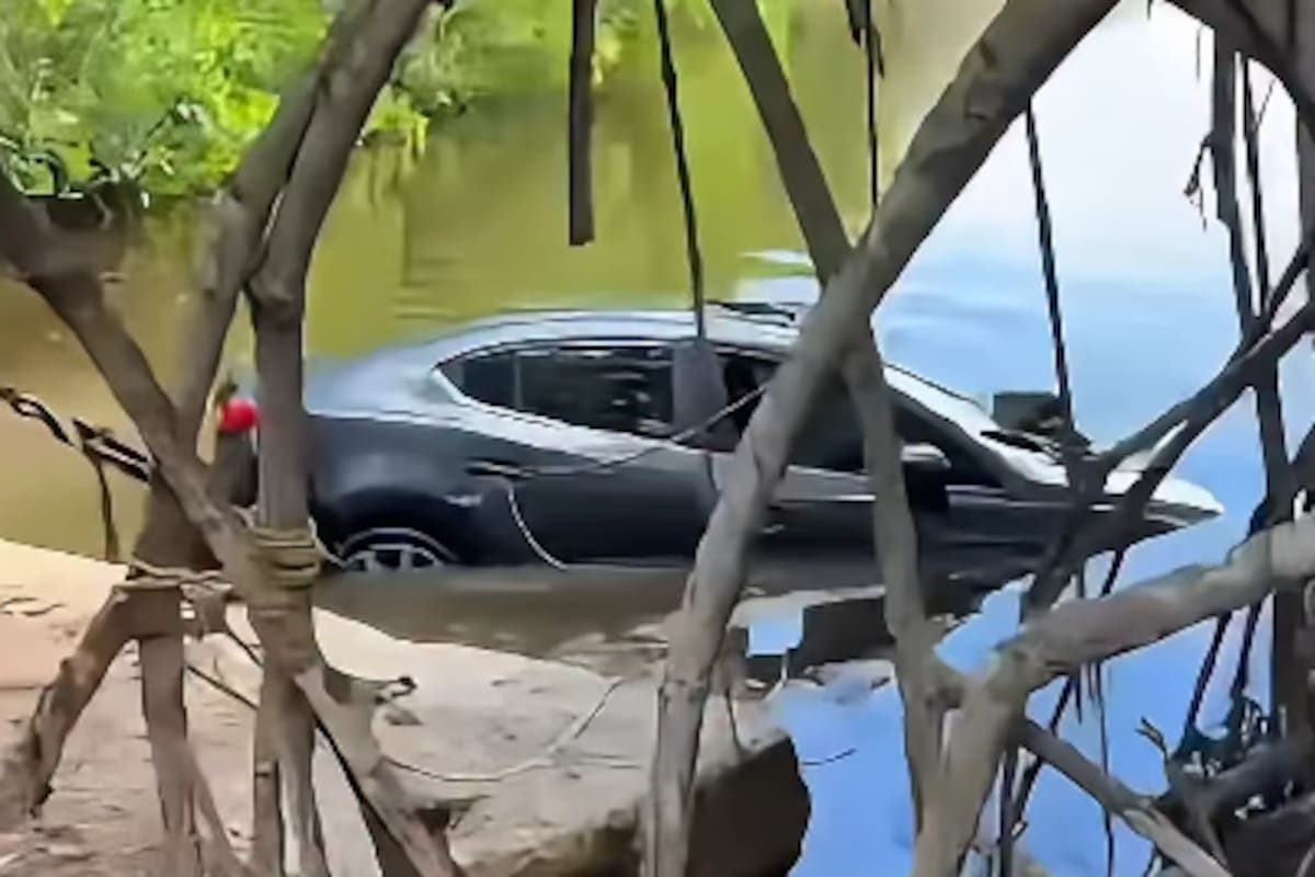 Video: así quedó el carro de lujo que cayó a una ciénaga en la isla de Barú