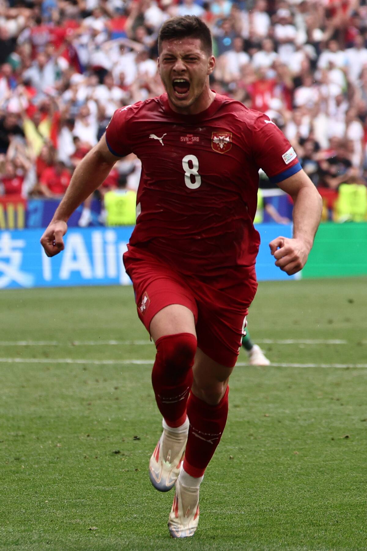 Luka Jovic de Serbia celebra tras marcar el gol 1-1 durante el partido de fútbol del Grupo C de la UEFA EURO 2024 entre Eslovenia y Serbia, en Munich, Alemania. //EFE