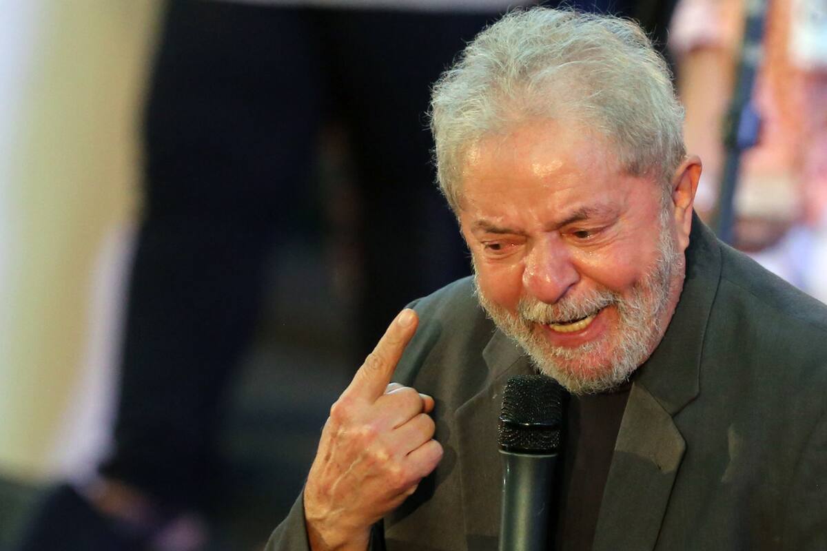 Fotografía de archivo fechada el 21 de febrero de 2018, que muestra al expresidente brasileño Luiz Inácio Lula da Silva mientras participa en un acto en conmemoración de los 38 años del Partido de los Trabajadores (PT), en Belo Horizonte (Brasil). EFE