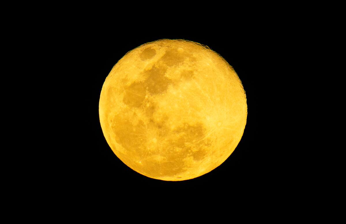 Luna del lobo. // EFE/ Orlando Barría