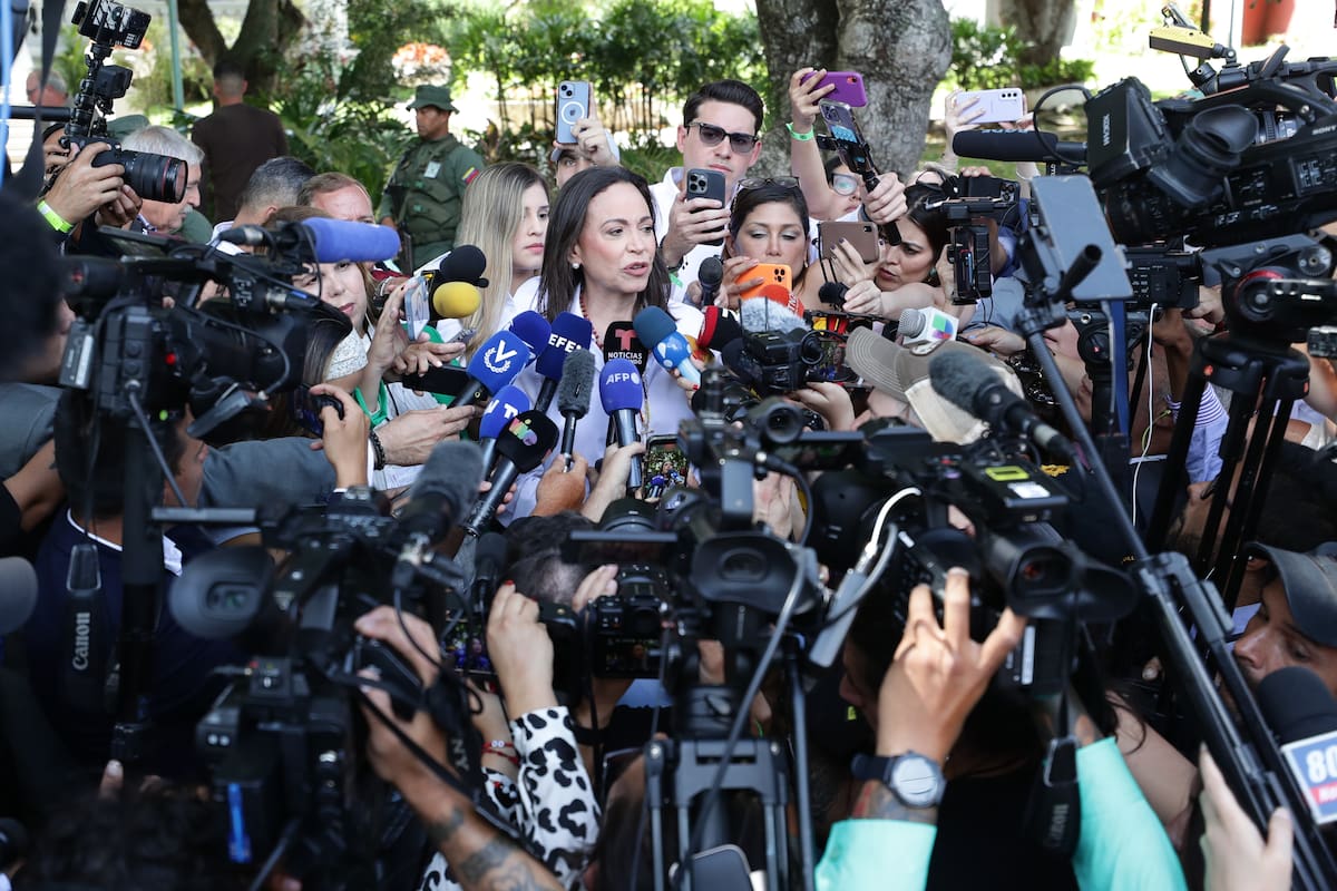 La líder de la oposición Venezolana, María Corina Machado (c), en una foto de archivo. EFE.