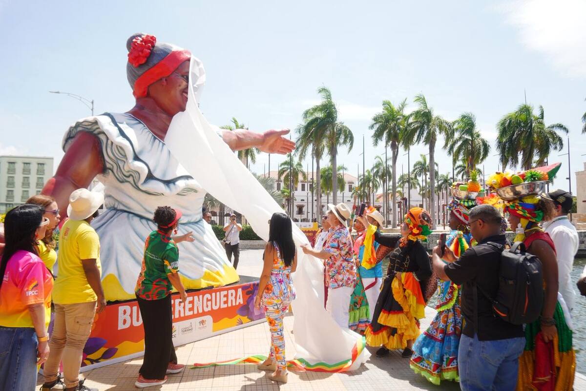 Macrofiguras que le dan vida a las Fiestas de Independencia de Cartagena. // Foto: cortesía.