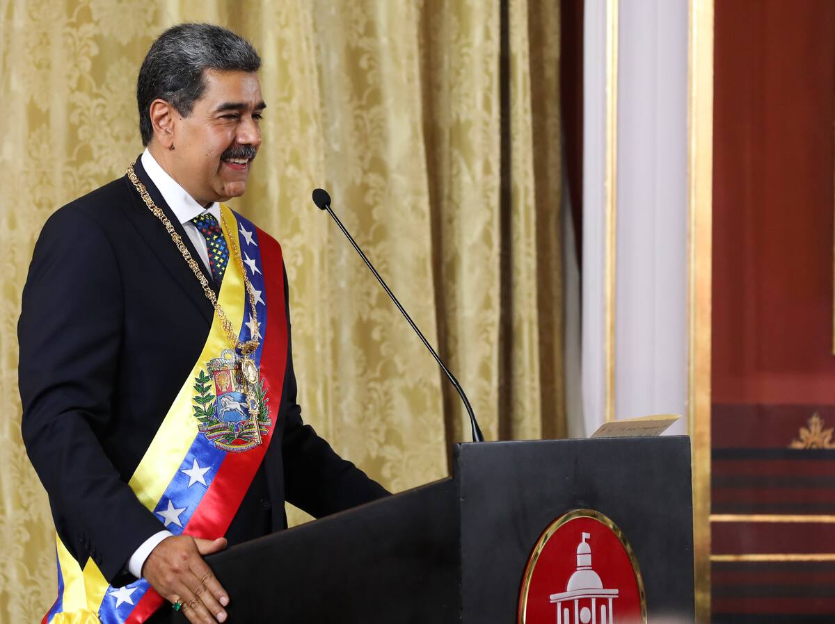 Maduro jura ante el Parlamento como presidente de Venezuela, pese a denuncias de fraude. // Foto: EFE