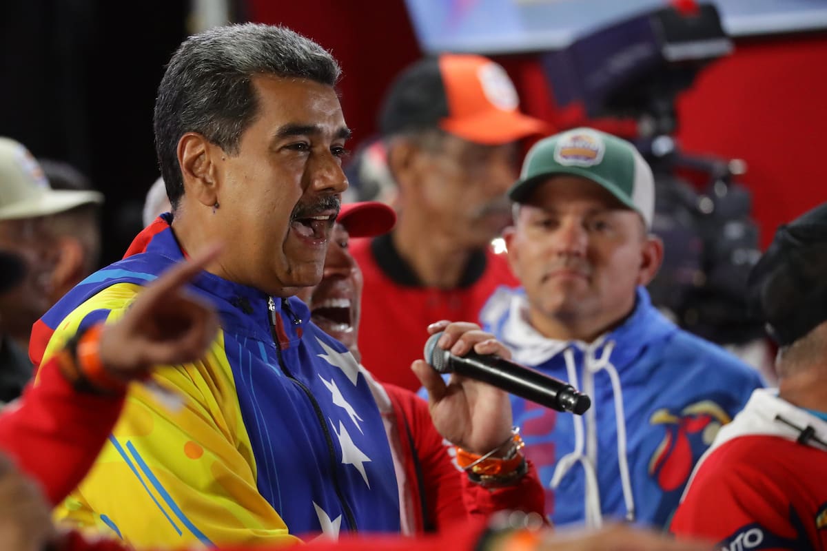 El presidente de Venezuela, Nicolás Maduro, pronuncia un discurso tras conocer los resultados de las elecciones presidenciales este lunes, en Caracas (Venezuela). //EFE