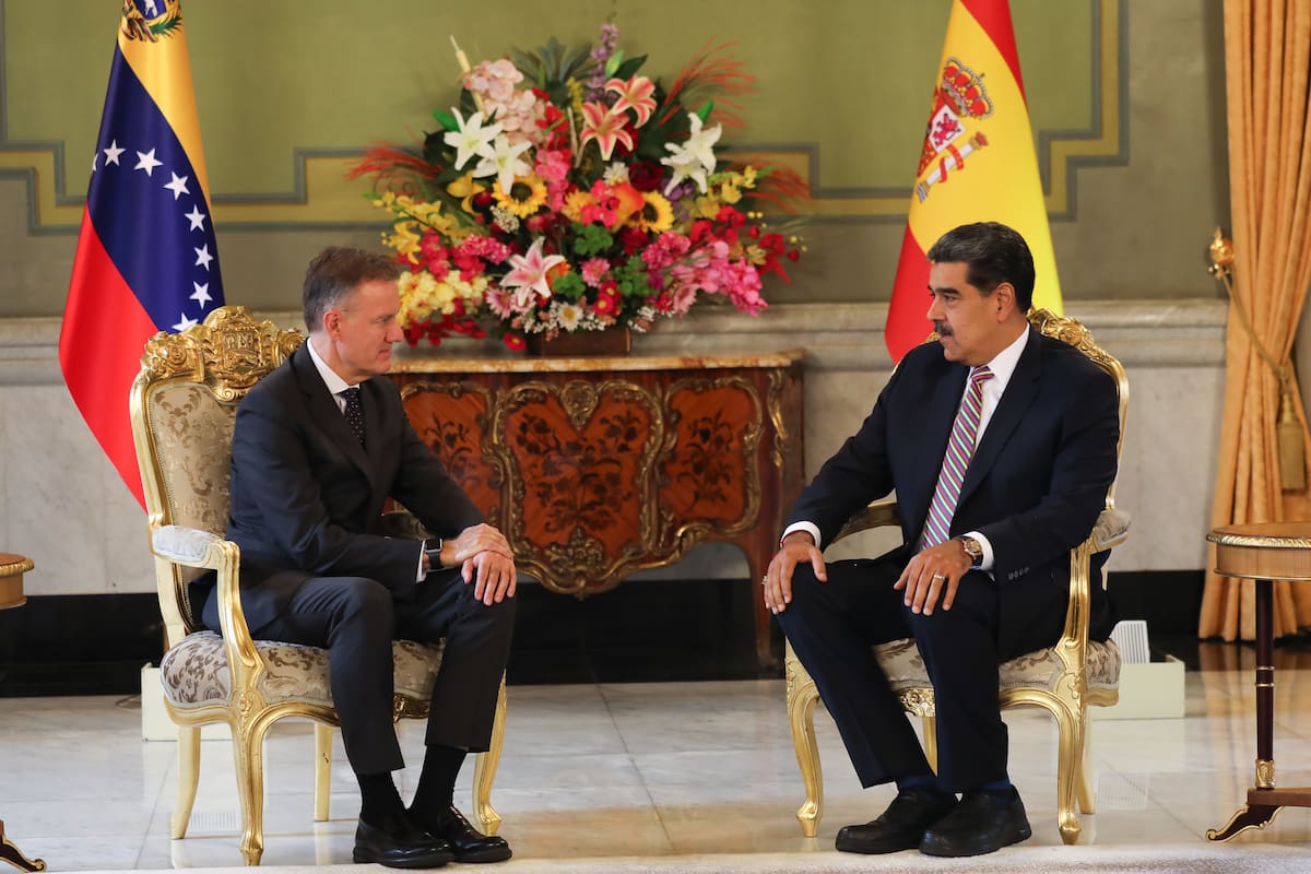 Nicolás Maduro recibe cartas credenciales del embajador de España