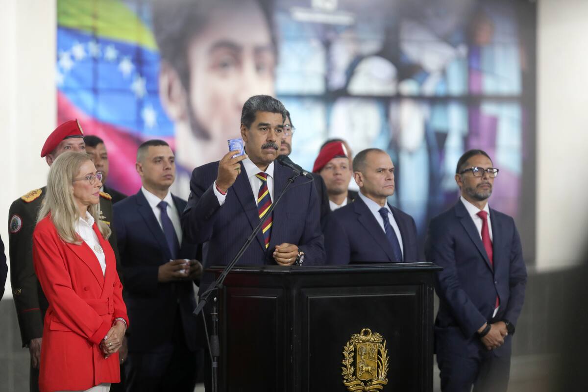 Maduro considera “escandaloso” que González Urrutia no asistiera a la revisión judicial