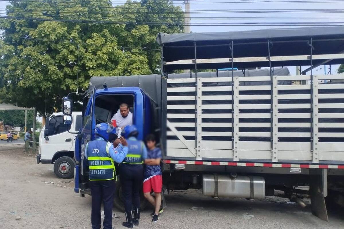 Guerra contra el mal parqueo en Martínez Martelo: DATT impuso comparendos