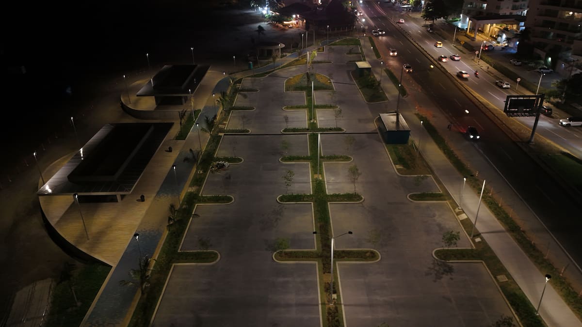 El corredor podría recibir hasta 25.000 visitantes diarios y generar 600 empleos formales para actores de playa, además de incorporar 3.400 metros cuadrados destinados al comercio local // RONALD ECHEVERRÍA.