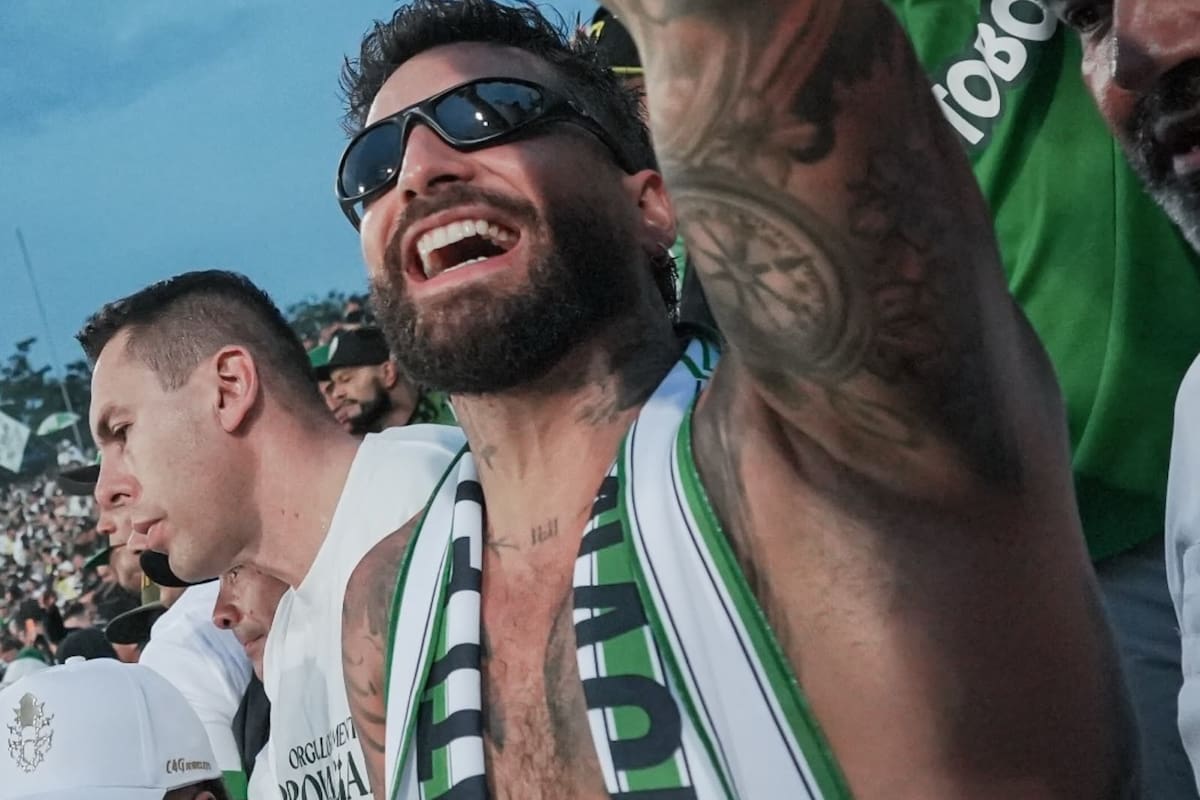 Maluma sorprendió en el clásico paisa: así alentó a Nacional desde la tribuna popular