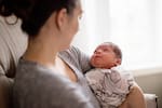 Los mejores regalos para mamás primerizas: 5 opciones para el Día de la Madre