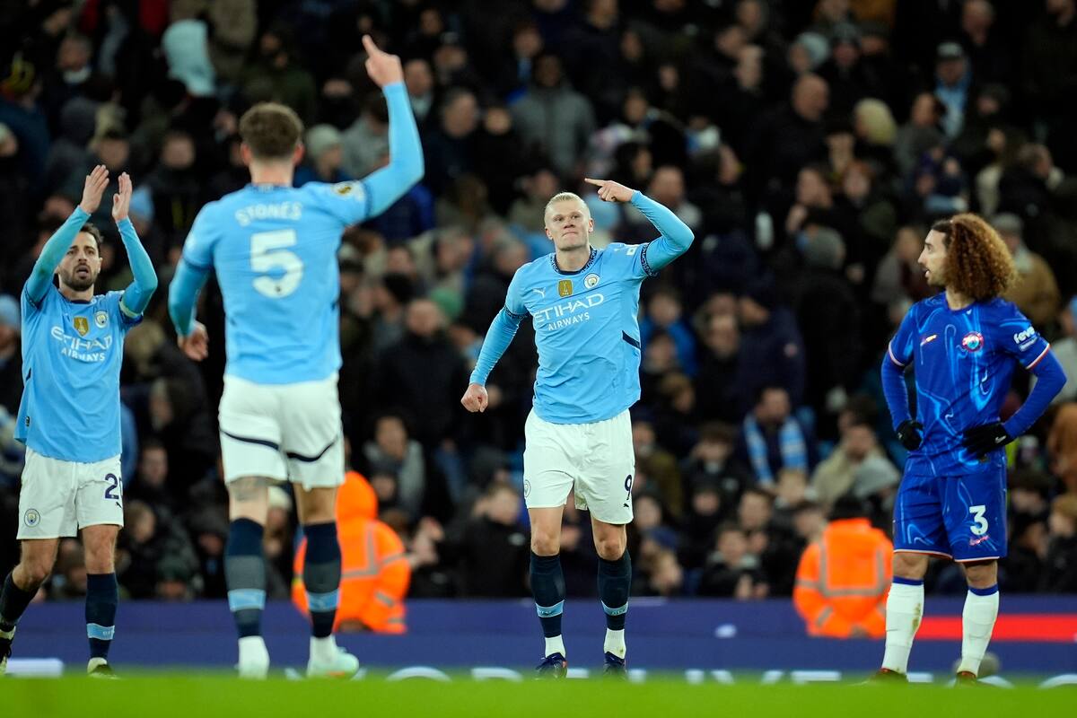Manchester City levantó un complejo partido y se mantiene en lo alto
