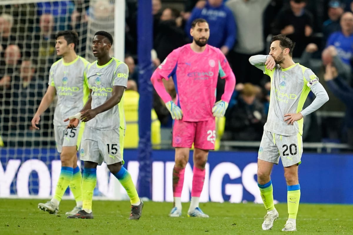 Manchester City sufre con el empate a Everton en la Premier League y se aleja del Arsenal en la cima. //Foto, AP: Dave Thompson