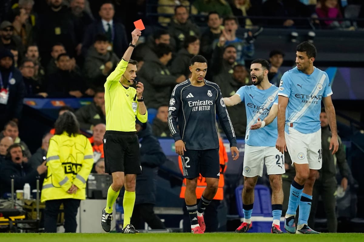 Manchester City jugó con 10 hombres, tras la expulsión de Bernardo Silva, en el partido de vuelta frente Real Madrid. //Foto, AP: Dave Thompson