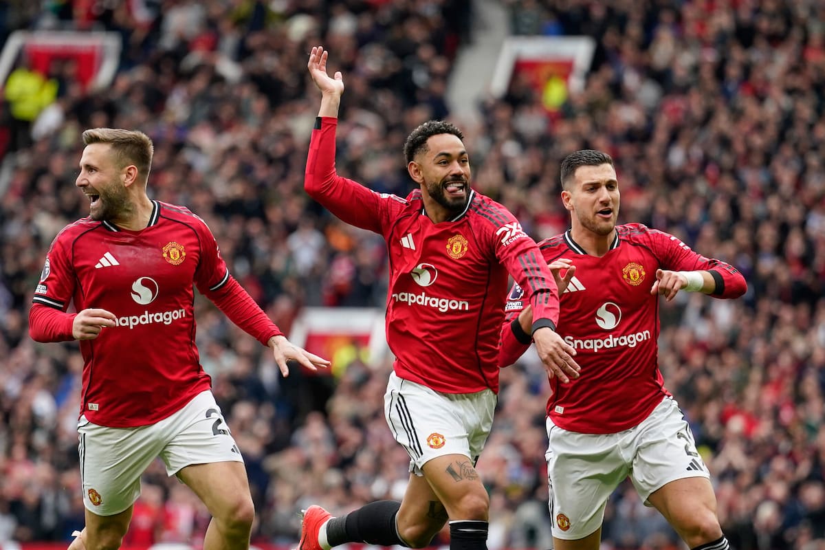 Manchester United derrotó a Liverpool en la Premier League. //Foto, AP: Dave Thompson