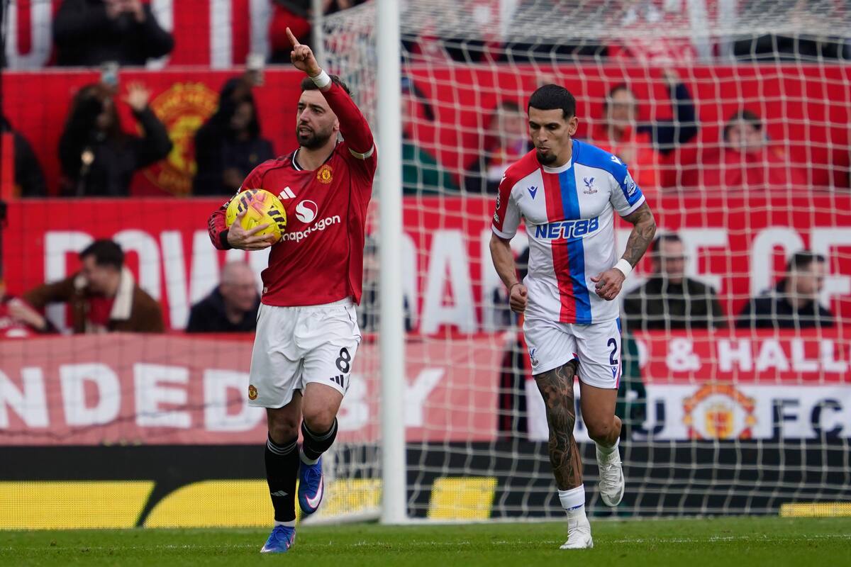 Daniel Muñoz estuvo presente en la derrota de Crystal Palace ante Manchester United. //Foto, AP: Dave Thompson