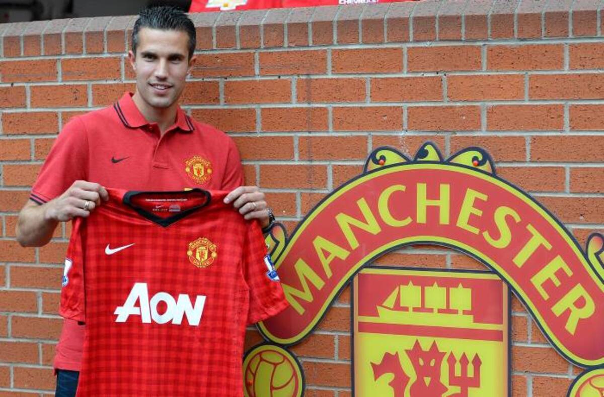 Robin Van Persie firmó por cuatro años con el Manchester United AFP ANDREW YATES