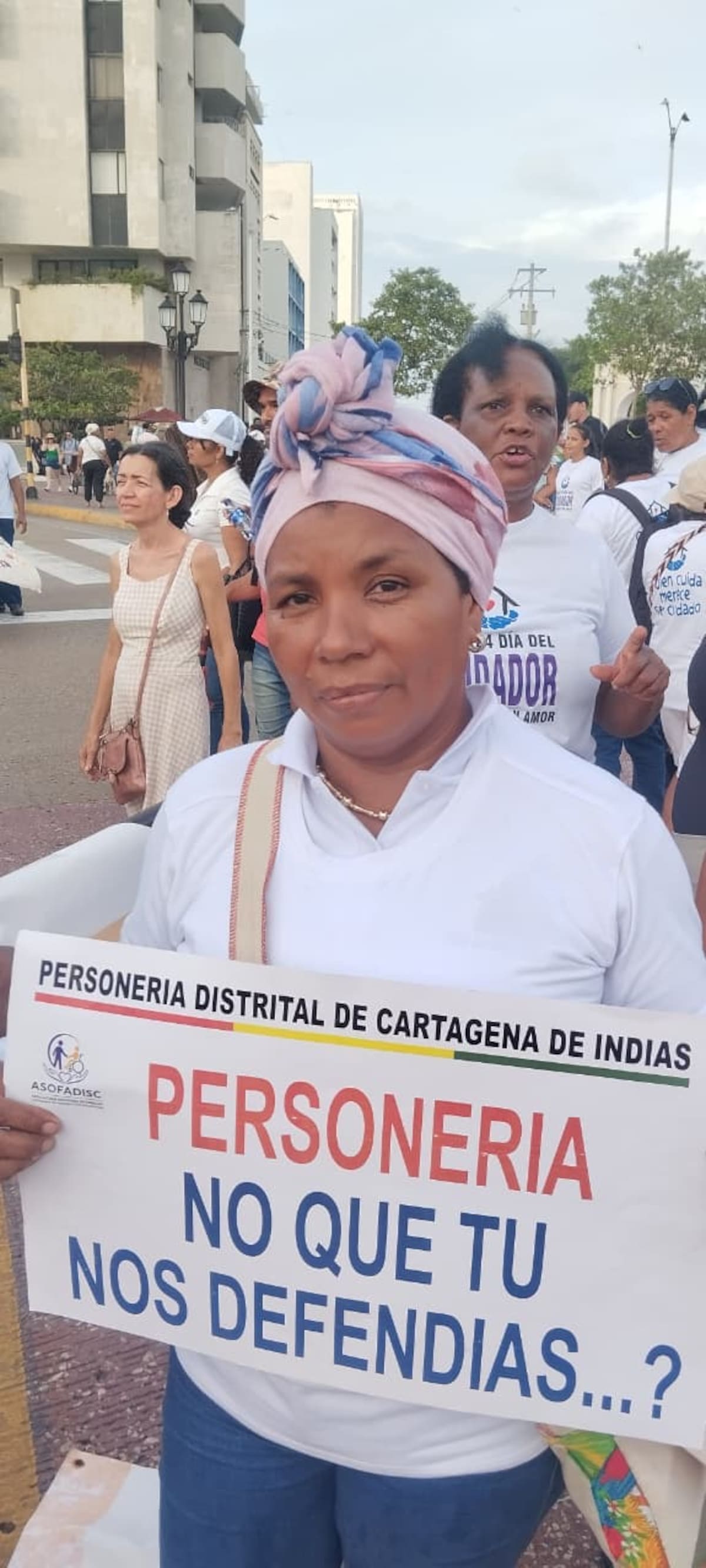 Manifestación en la Torre del Reloj provoca fuerte congestión vehicular en el Centro Histórico. // Óscar Díaz - EU