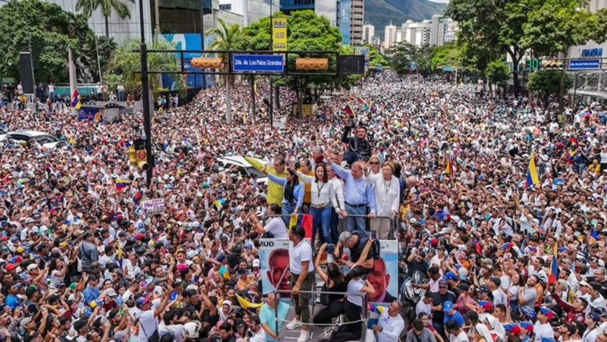 Manifestación masiva en Venezuela en contra de los resultados electorales. // Foto: tomada de internet