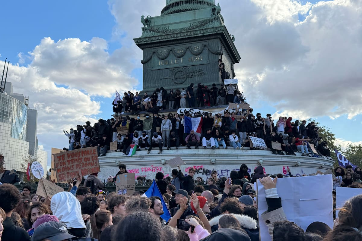 Francia se paraliza por nuevas marchas estudiantiles contra el Gobierno