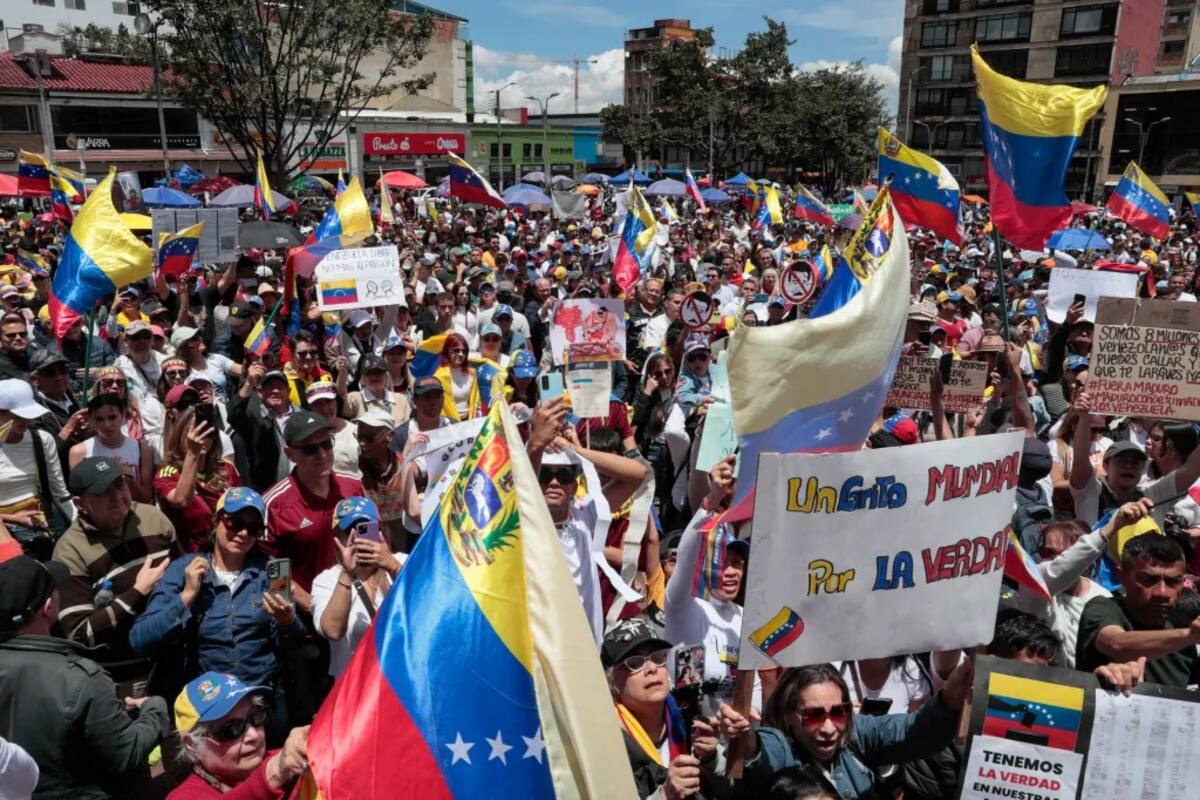 Manifestantes concentrados en Bogotá. // Foto: EFE