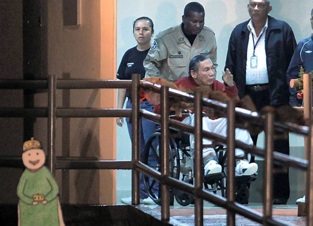 Manuel Antonio Noriega purgó 20 años de cárcel en Estados Unidos por narcotráfico y casi dos años de prisión en Francia por lavado de dinero. Ayer llegó extraditado de Francia y salió en silla de ruedas a la cárcel.
