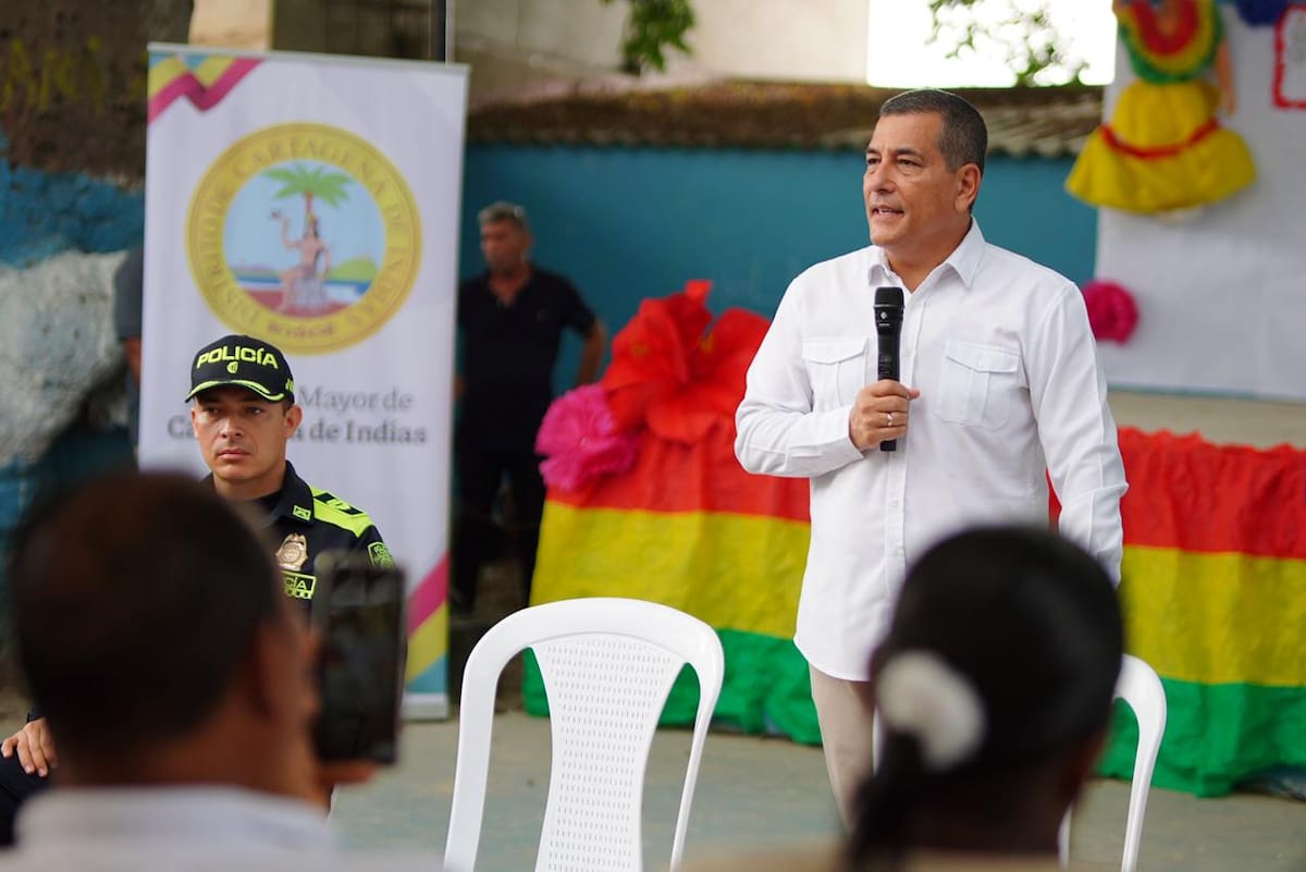 Alcalde Dumek Turbay prioriza solución al alcantarillado de Manzanillo del Mar y anuncia inversiones integrales para la comunidad. // Foto: cortesía.