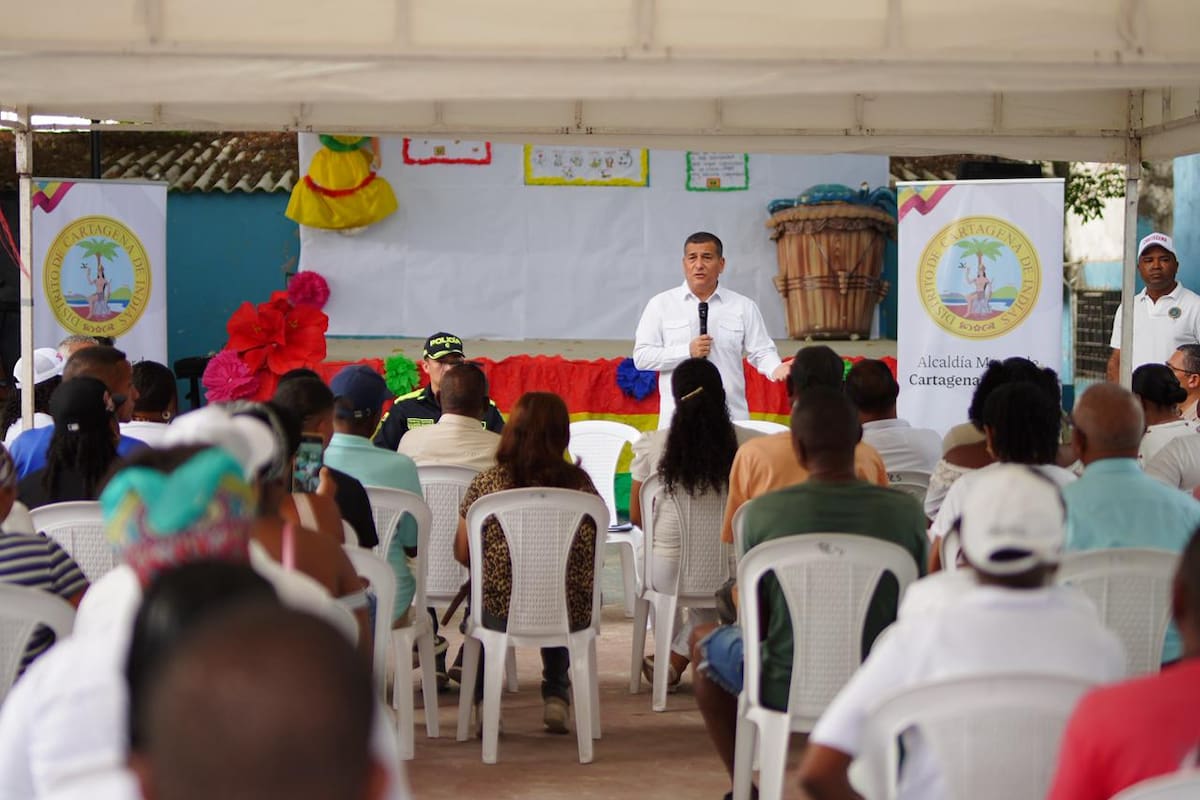 Anuncian inversiones y solución de alcantarillado para Manzanillo del Mar