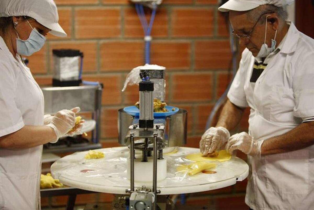 Talento colombiano crea este dispositivo que busca automatizar el proceso de producción de empanadas COLOMBIA.INN/CHRISTIAN ESCOBAR MORA - COLPRENSA