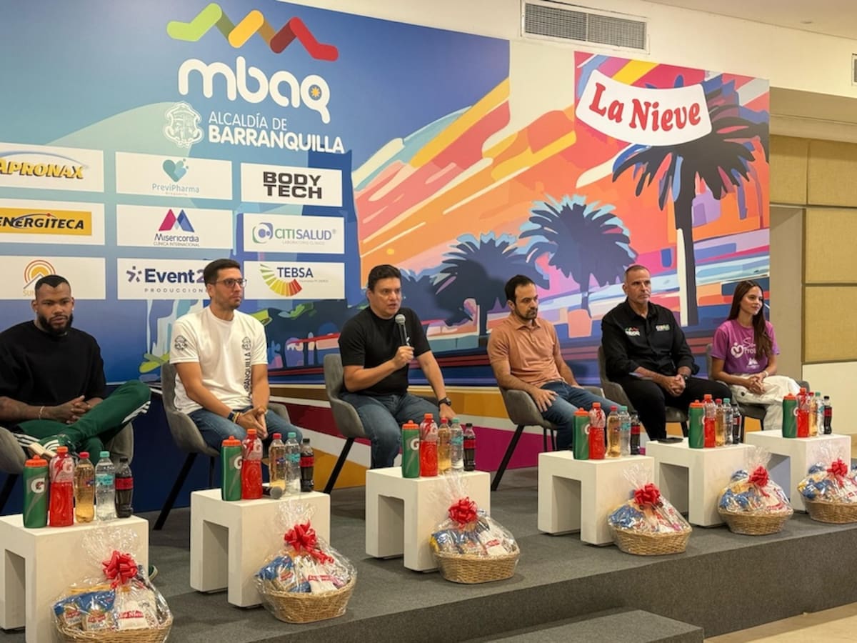 Patrocinadores, organizadores y atletas estuvieron en la Presentación de la Maratón de Barranquilla que se realizará este domingo 23 de marzo.//Cortesía.