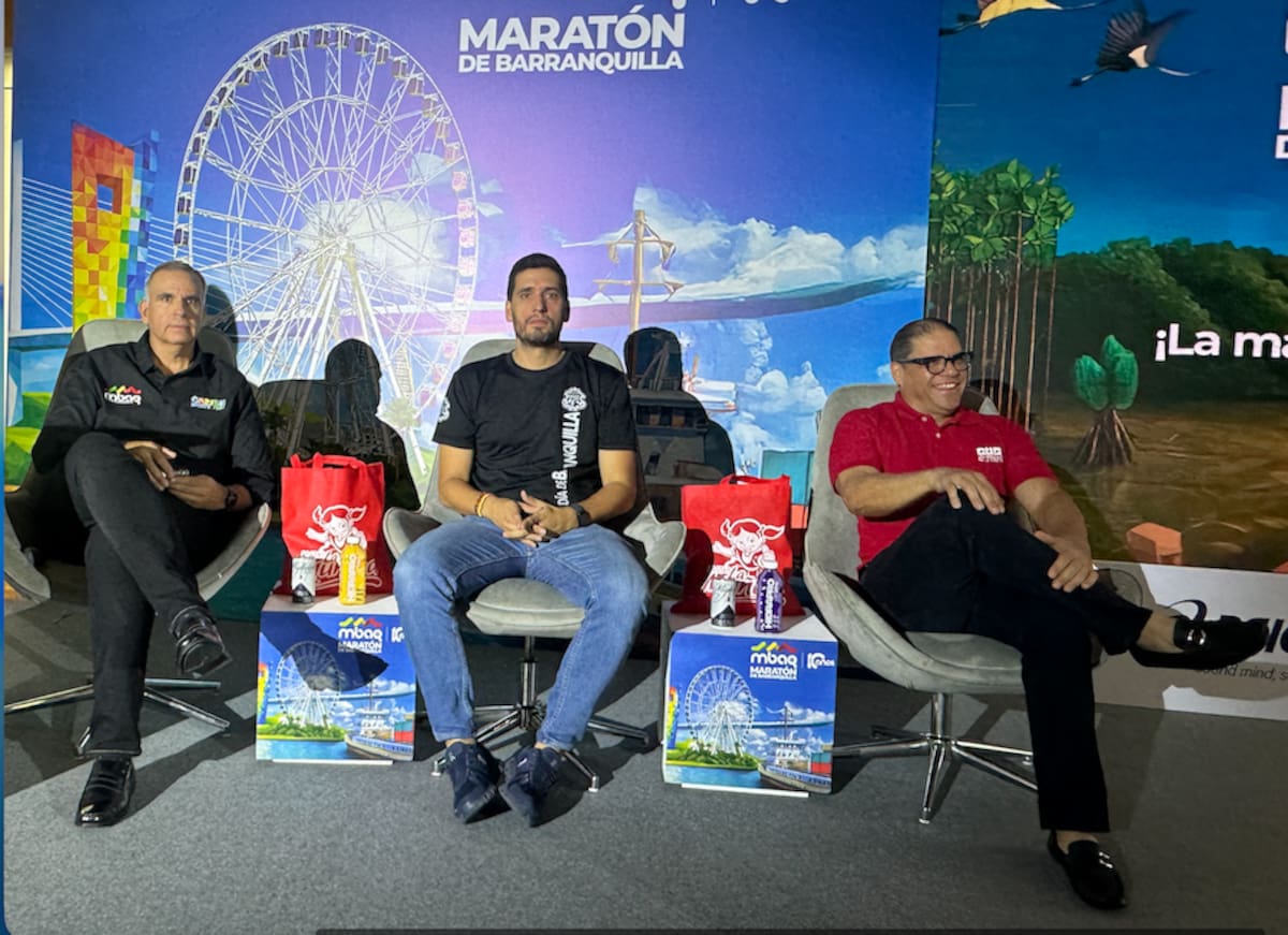 Edgardo Pantoja, director de la carrera; Daniel Trujillo, secretario de Deportes, y Eduardo Crissien, rector de la CUC.//El Universal.