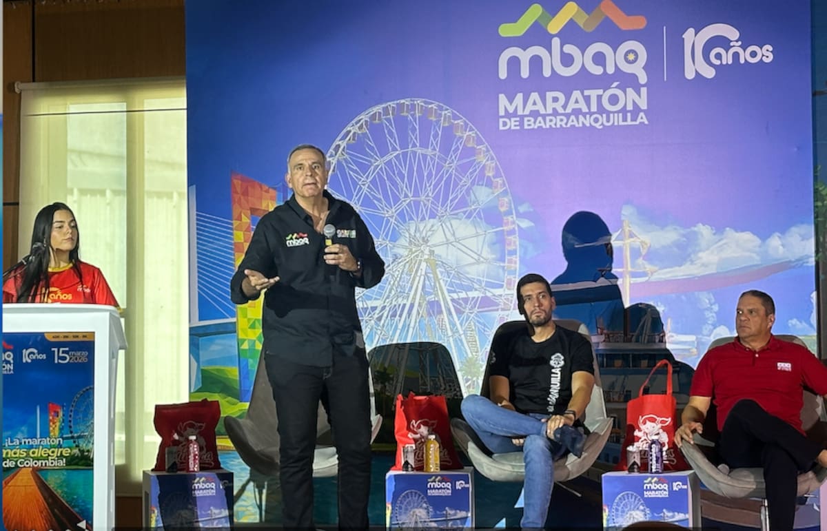 Edgardo Pantoja, director logístico de la competencia, dando a conocer aspectos de la Maratón de Barranquilla.//El Universal.