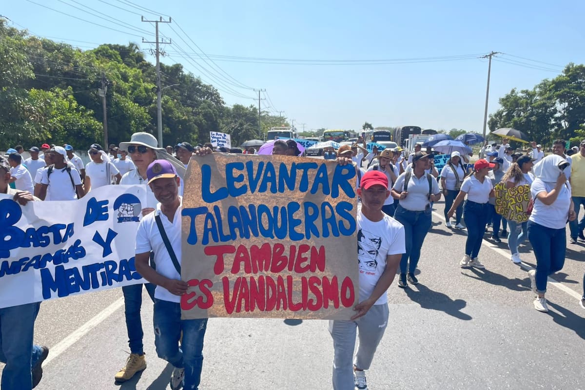 Trabajadores y contratistas de Autopistas del Caribe defienden los peajes