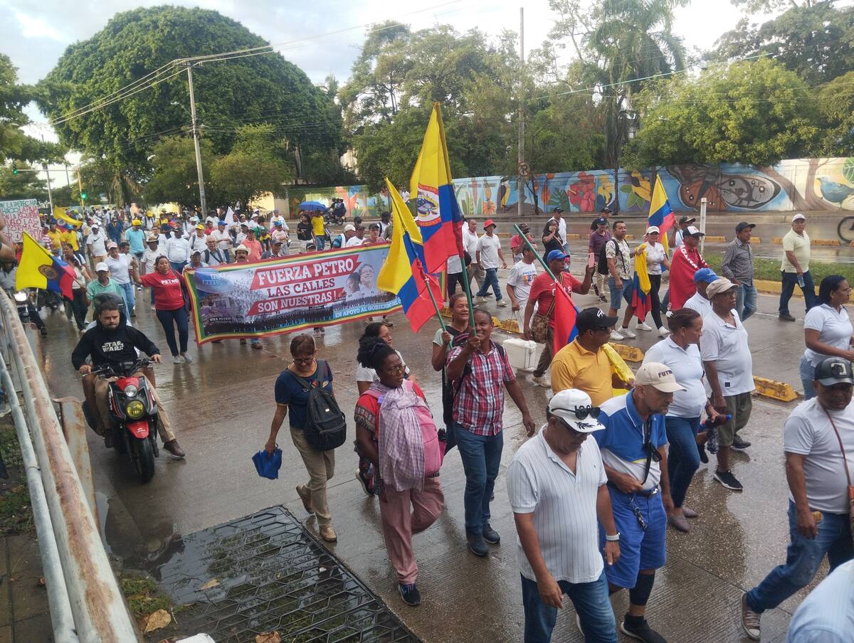 Los manifestantes se movilizaron por la avenida Pedro de Heredia. // Óscar Díaz - El Universal