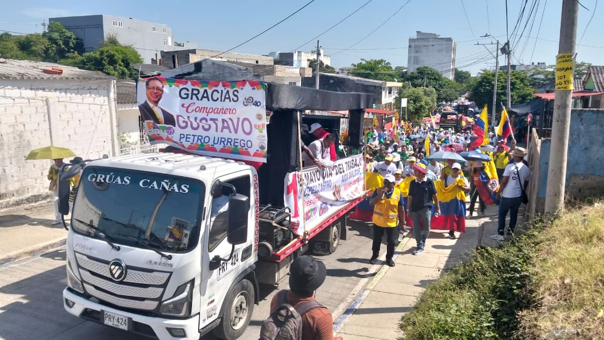 Marcha de los trabajadores en la localidad de la Virgen y Turística. // Foto: Luis Herrán
