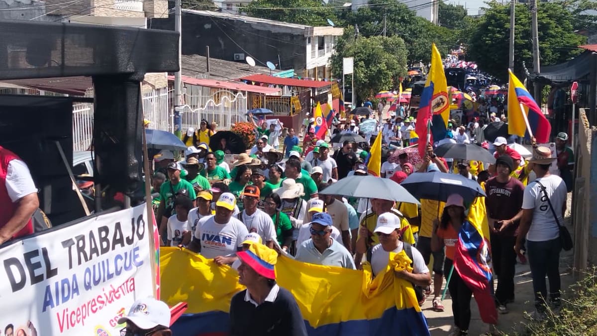 Marcha de los trabajadores en la localidad de la Virgen y Turística. // Foto: Luis Herrán