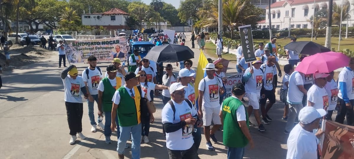La movilización desde Bocagrande inició cerca de las 9:00 de la mañana. // Foto: Óscar Díaz Acosta