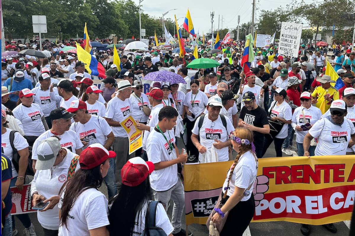 Masiva participación de Barranquilla en marcha convocada por Gustavo Petro