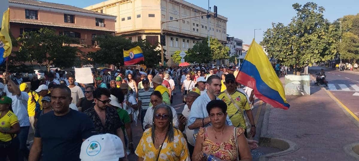 La movilización comenzó desde el monumento de la India Catalina y recorrió toda la avenida Venezuela. // Foto: Oscar Díaz.