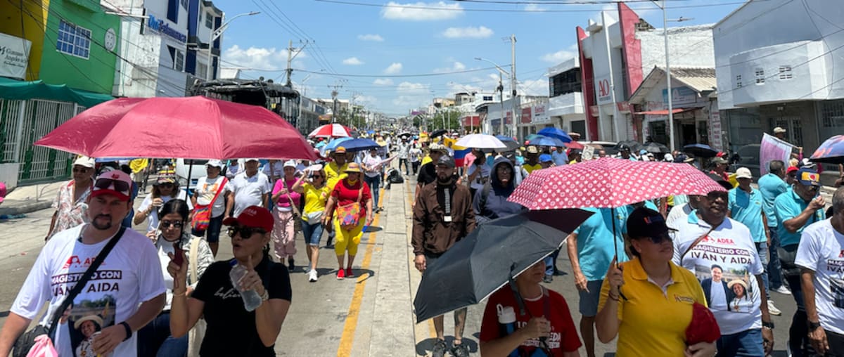 No importó el sol canicular que hubo la mañana de este viernes 1 de mayo porque por igual participaron los trabajadores la marcha por el Día Internacional del Trabajo que se cumplió en Barranquilla.//El Universal.