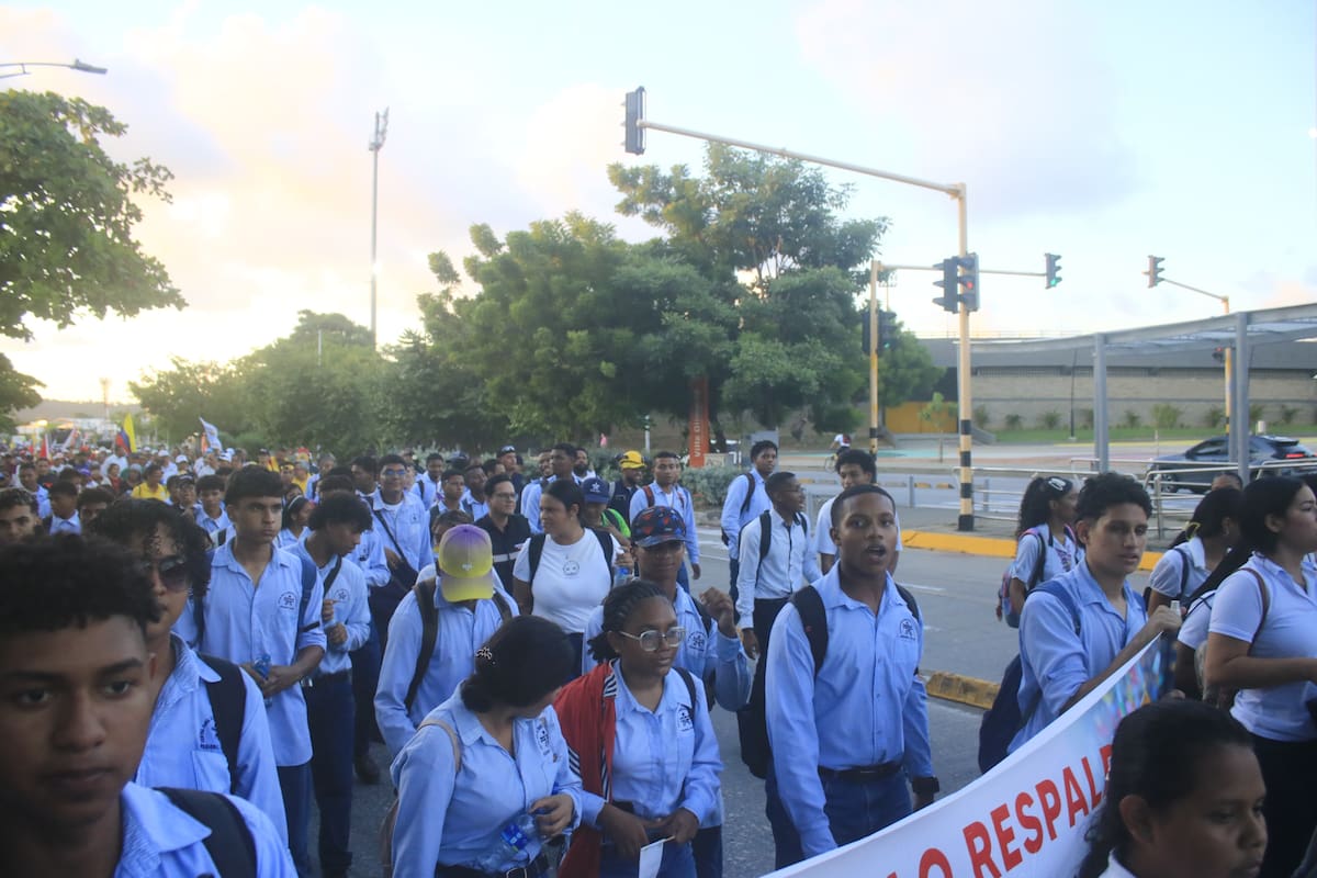 Estudiantes del SENA hicieron parte de la marcha en Cartagena a favor de Gustavo Petro. // Foto: Julio Castaño - EU