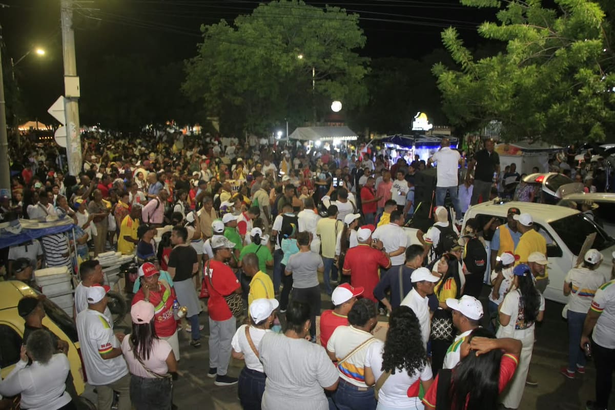 Varios sectores políticos se movilizaron en Cartagena contra el Gobierno de Abelardo de la Espriella. // Foto: Julio Castaño - El Universal.