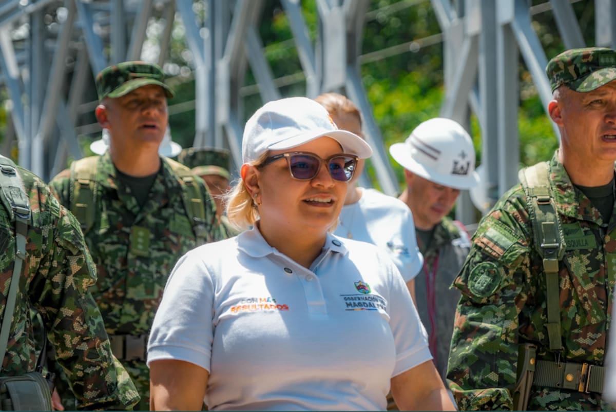 Margarita Guerra, destacó que en tiempo récord se haya entregado el nuevo puente so re el río Mendihuaca.//.Cortesía Gobernación del Magdalena.