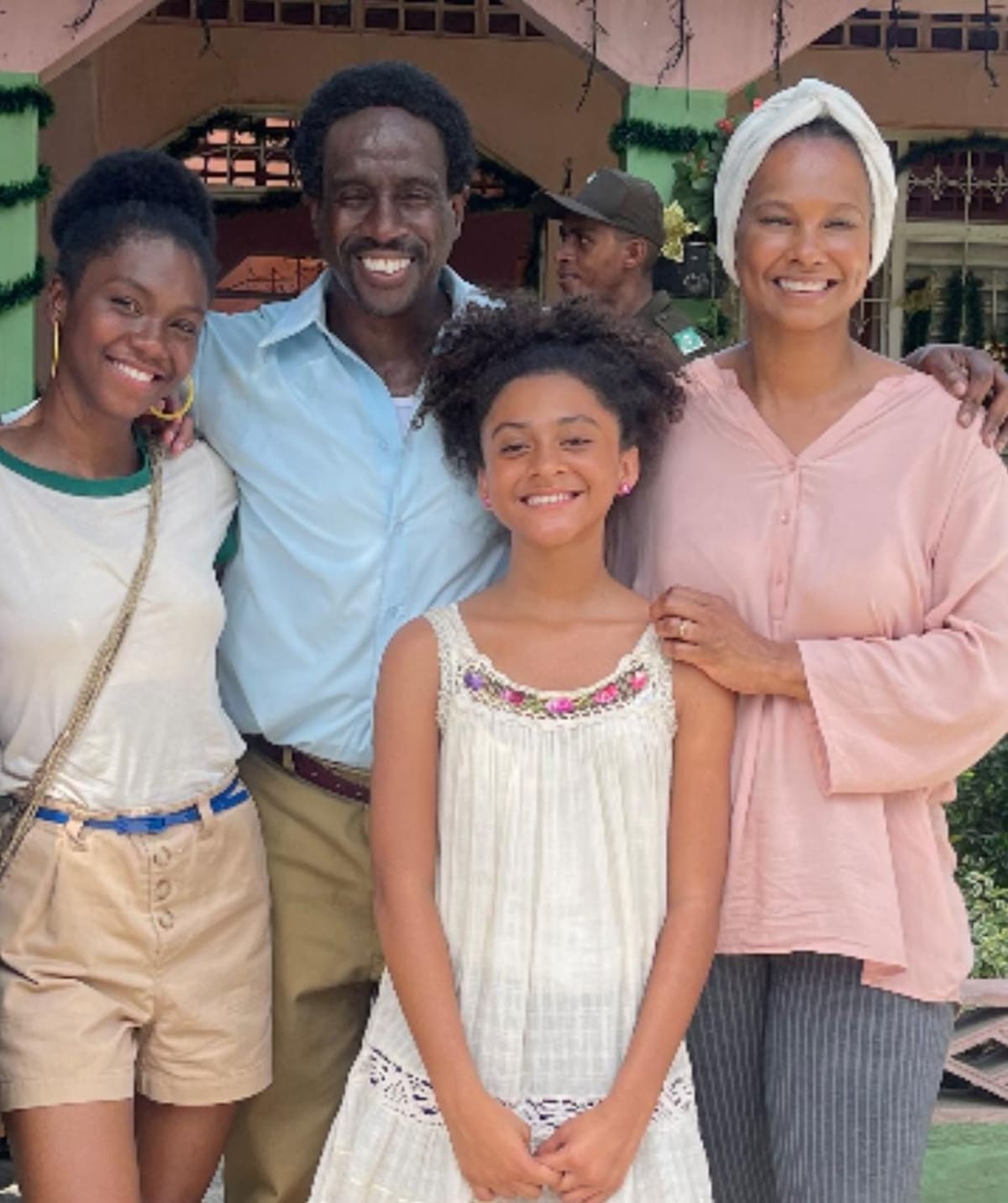 Marggy Selene junto a parte del elenco de 'María, la caprichosa'. // Cortesía